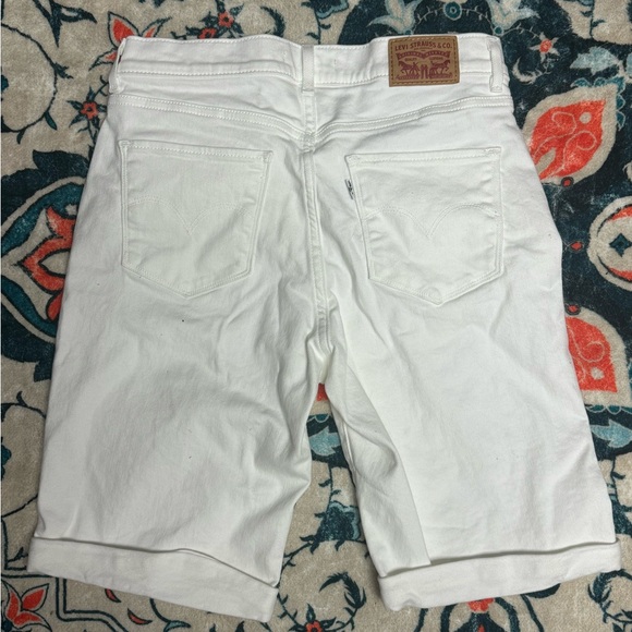 Levi’s Classic Bermuda shorts in white. Sz 27 - Picture 3 of 5